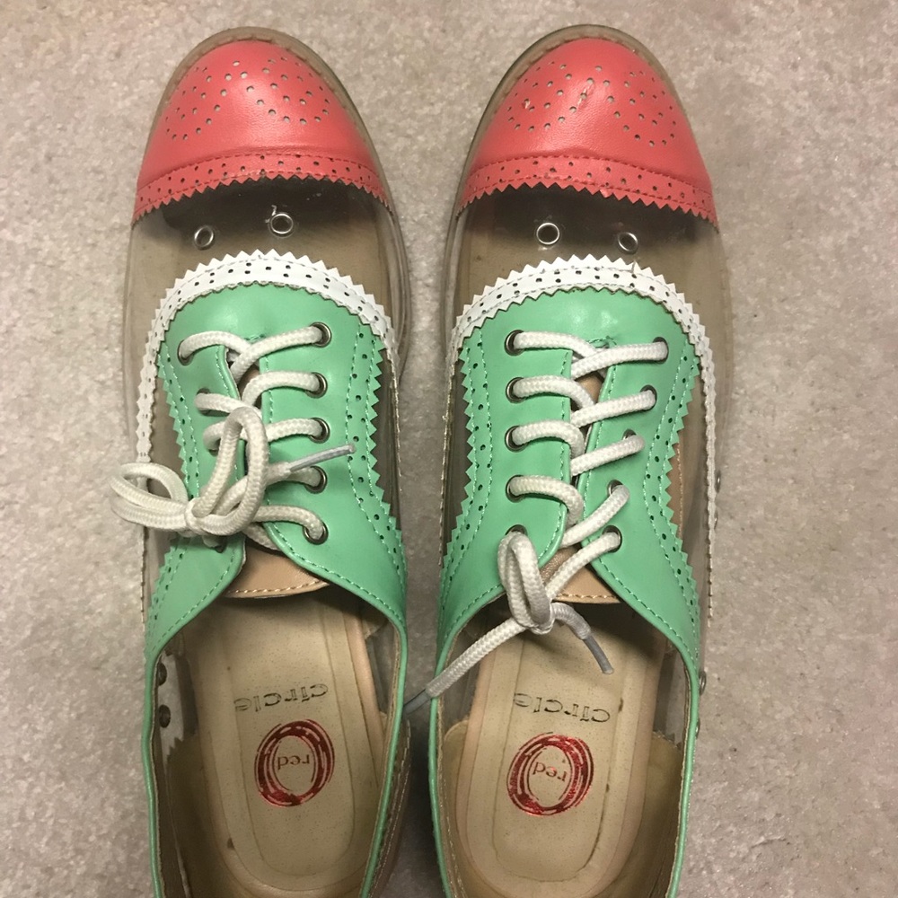 So cute! See-through wing tips!